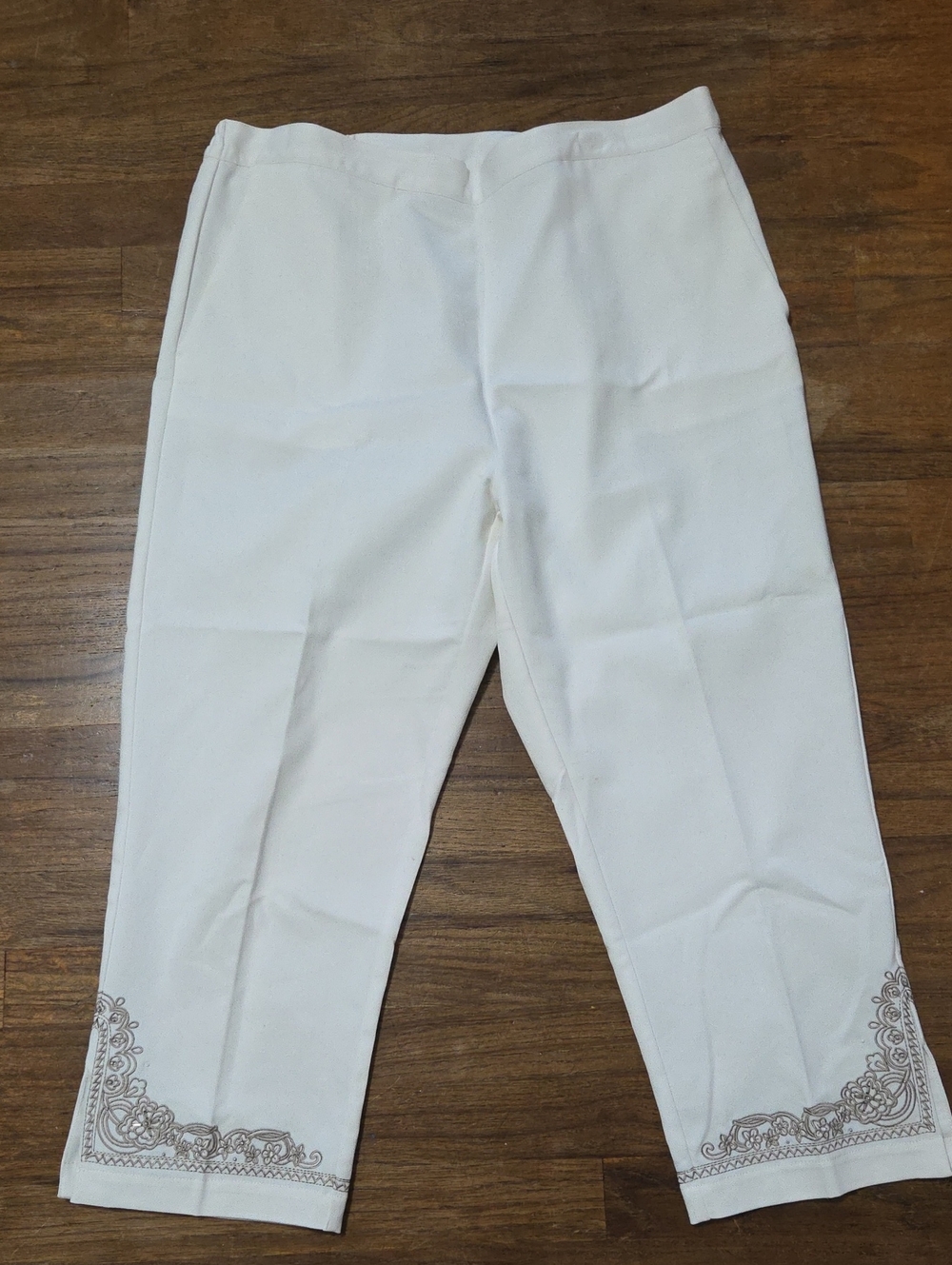 NWOT Cali and York Capris